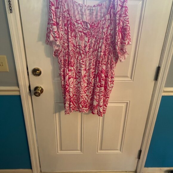 Woman Within Pink and White Floral Blouse - Picture 3 of 5